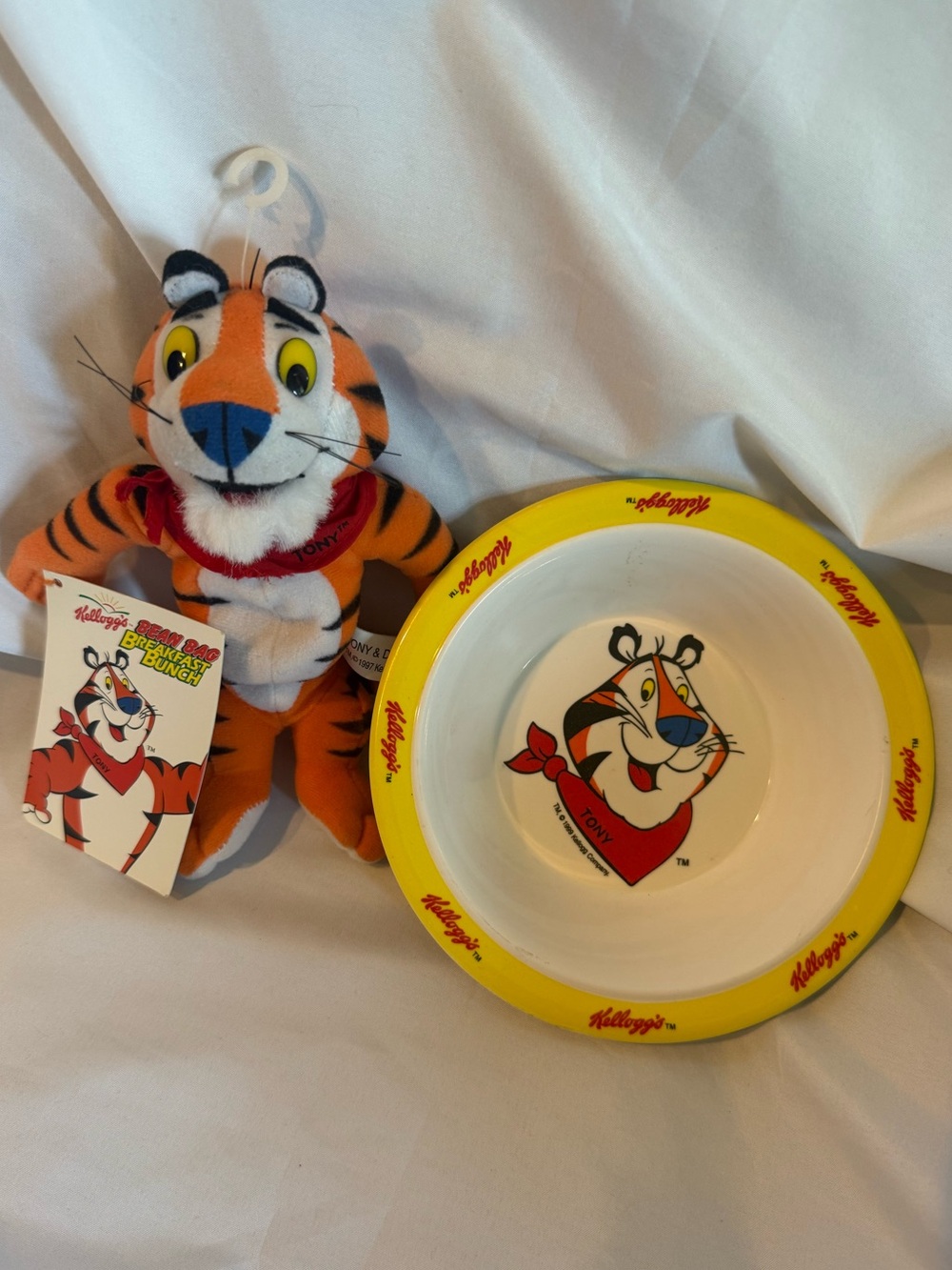 VTG Kellogg’s Tony the Tiger Collectible Lot 1997 Bean Bag Plush & 1999 Bowl